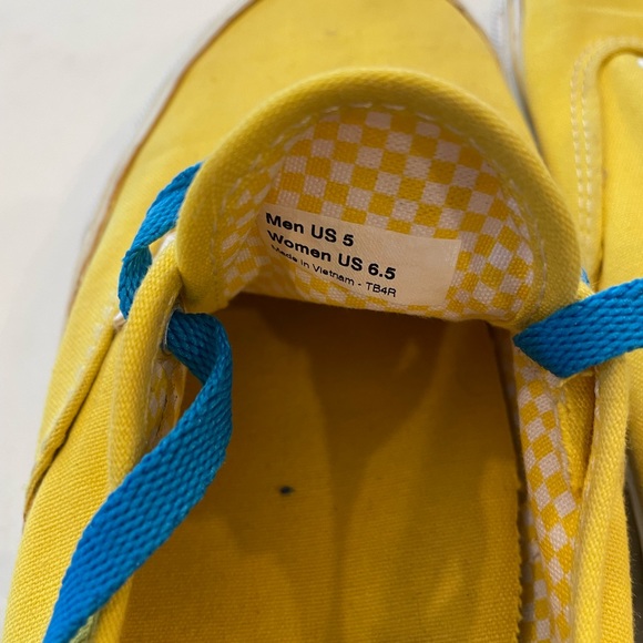 Vans size 6.5 womens in bright yellow ! - Picture 2 of 3
